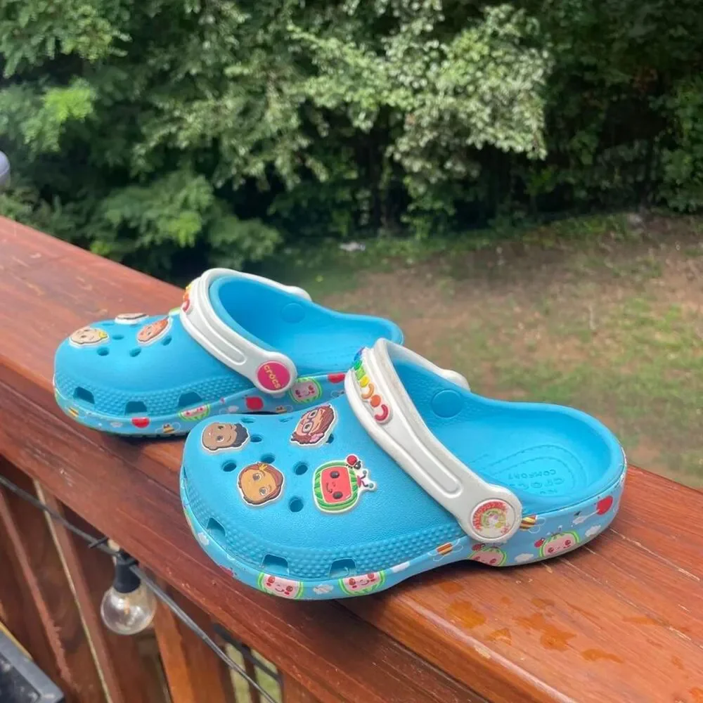 Crocs Cocomelon Toddler 9 Blue and White Water Play Clogs